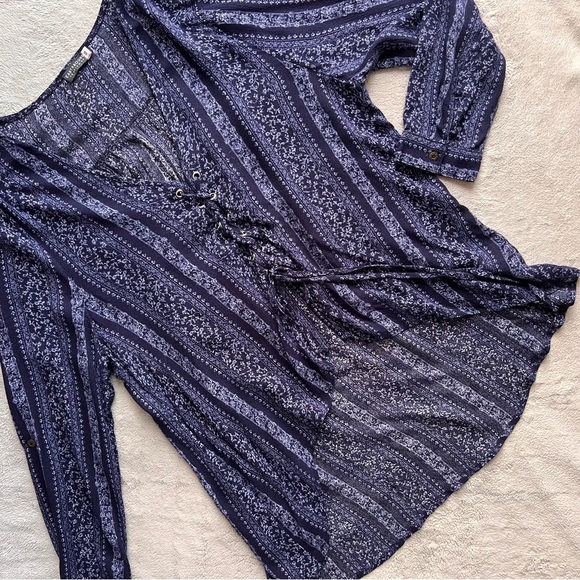 Earthbound Trading Co. Boho Paisley Cottage Floral Lace-Up Hi-Low Flowy Top Blue - Picture 1 of 14